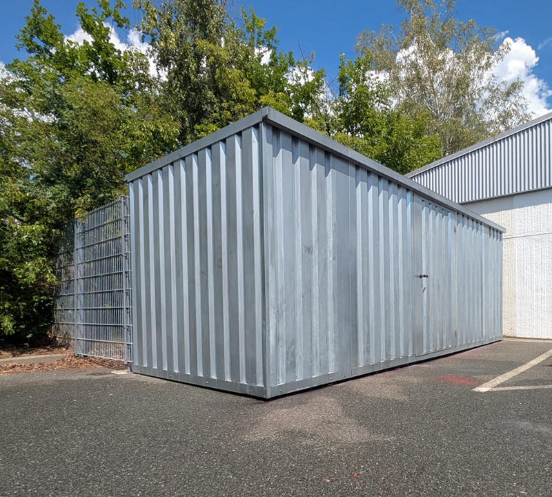 Graffitireinigung Nürnberg nachher Stahlcontainer nach professioneller Graffitientfernung